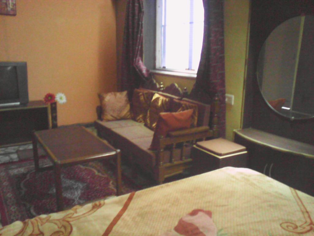Leela Guest House Varanasi Ruang foto