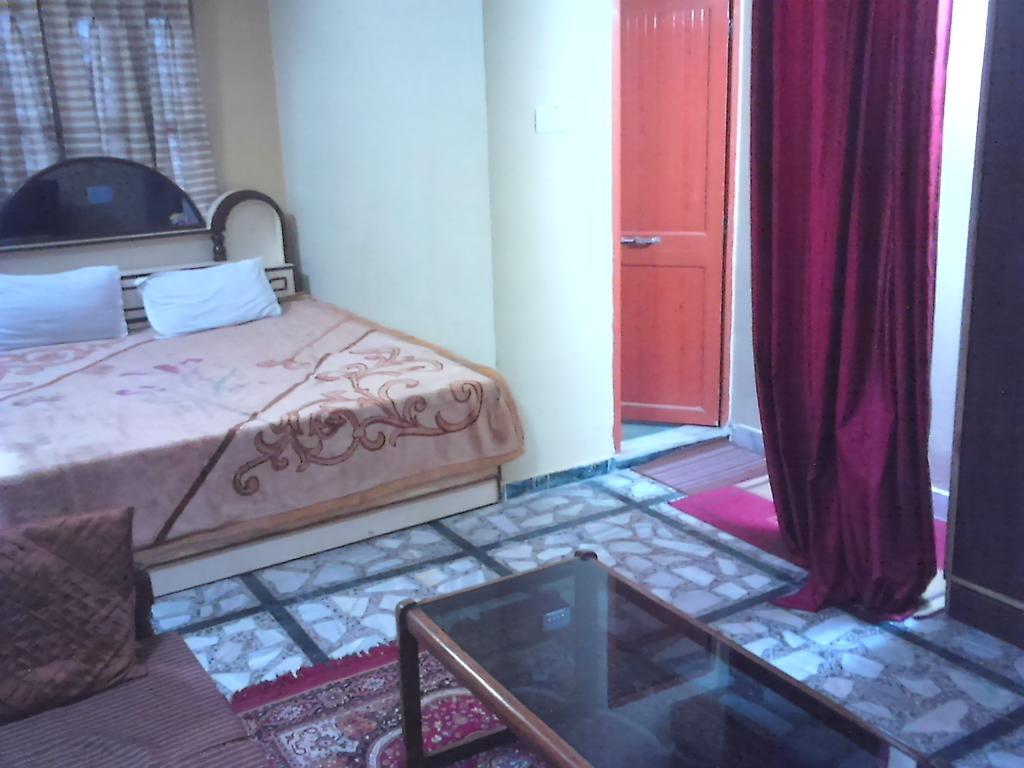 Leela Guest House Varanasi Ruang foto