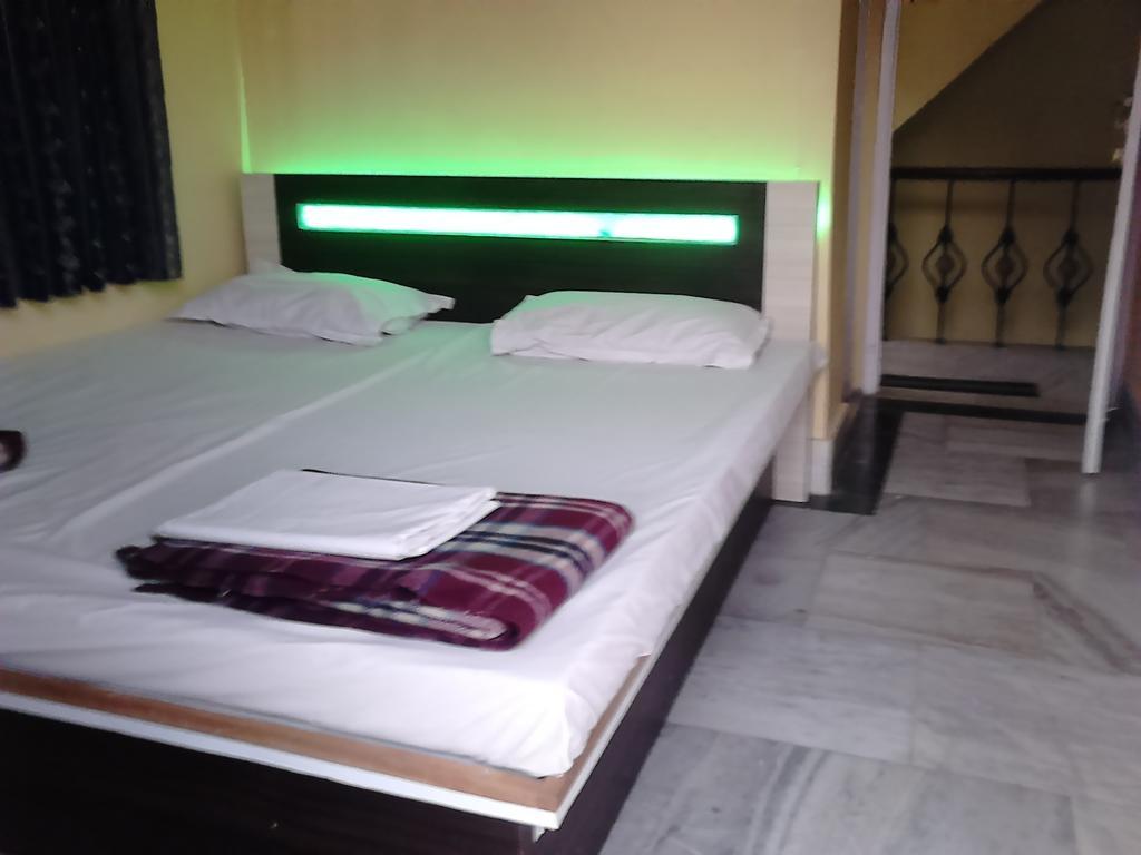 Leela Guest House Varanasi Ruang foto