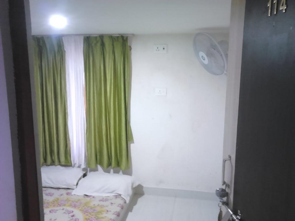 Leela Guest House Varanasi Ruang foto