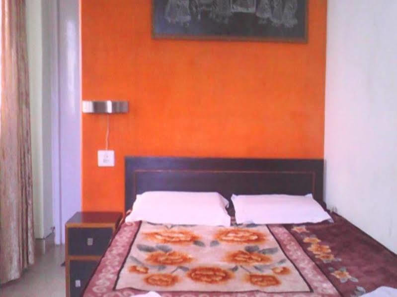Leela Guest House Varanasi Bagian luar foto