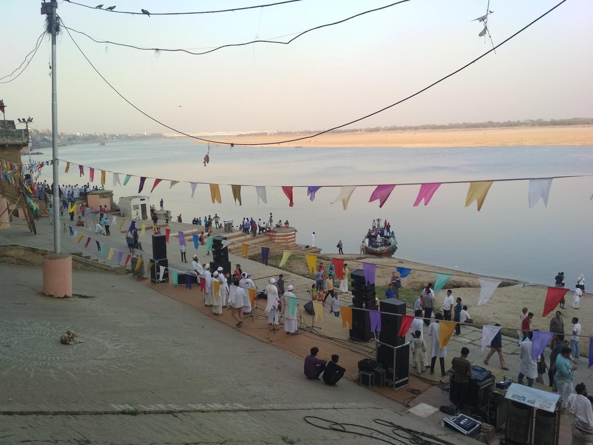 Leela Guest House Varanasi Bagian luar foto