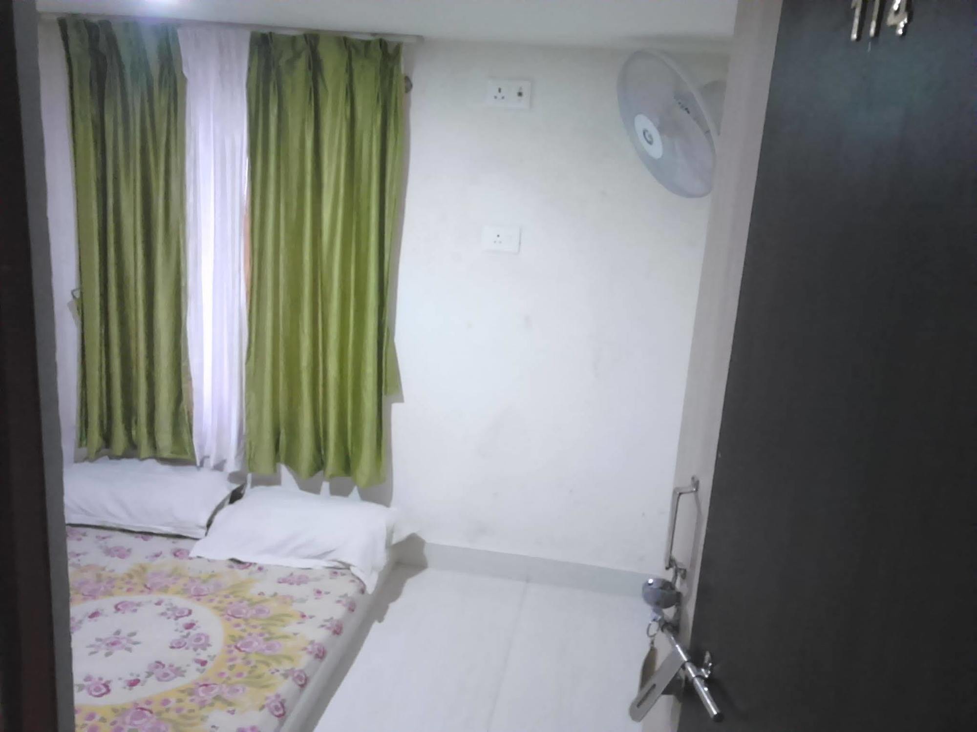 Leela Guest House Varanasi Bagian luar foto