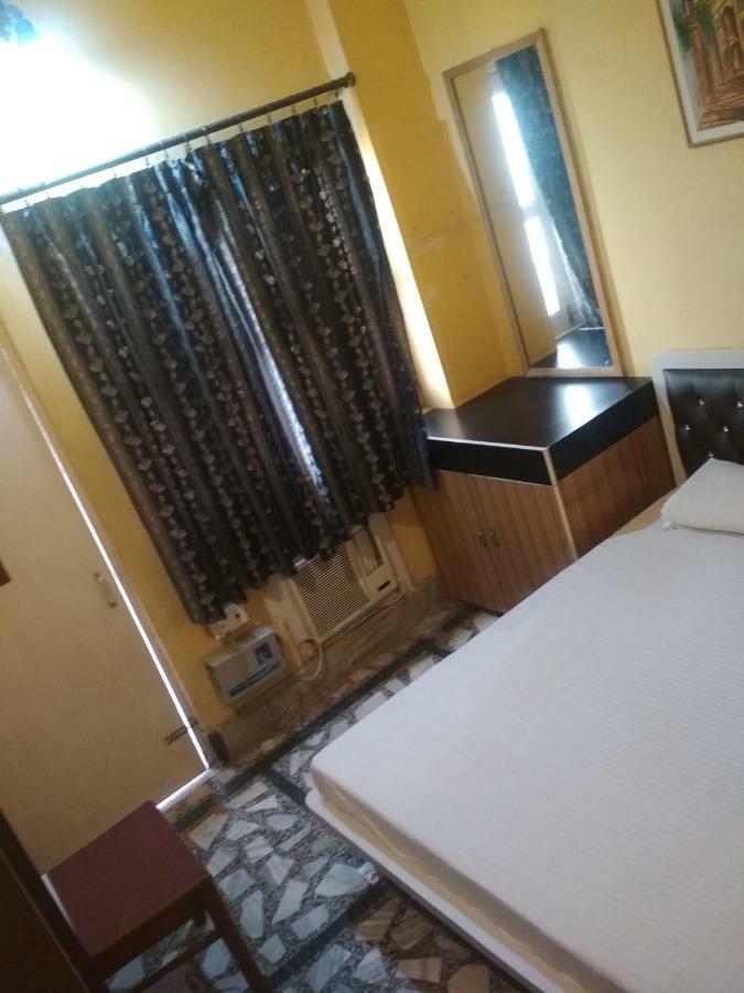 Leela Guest House Varanasi Bagian luar foto