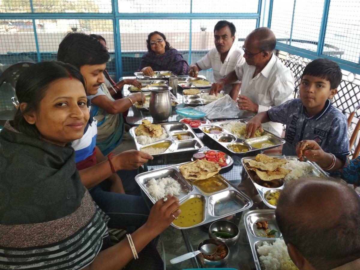 Leela Guest House Varanasi Bagian luar foto