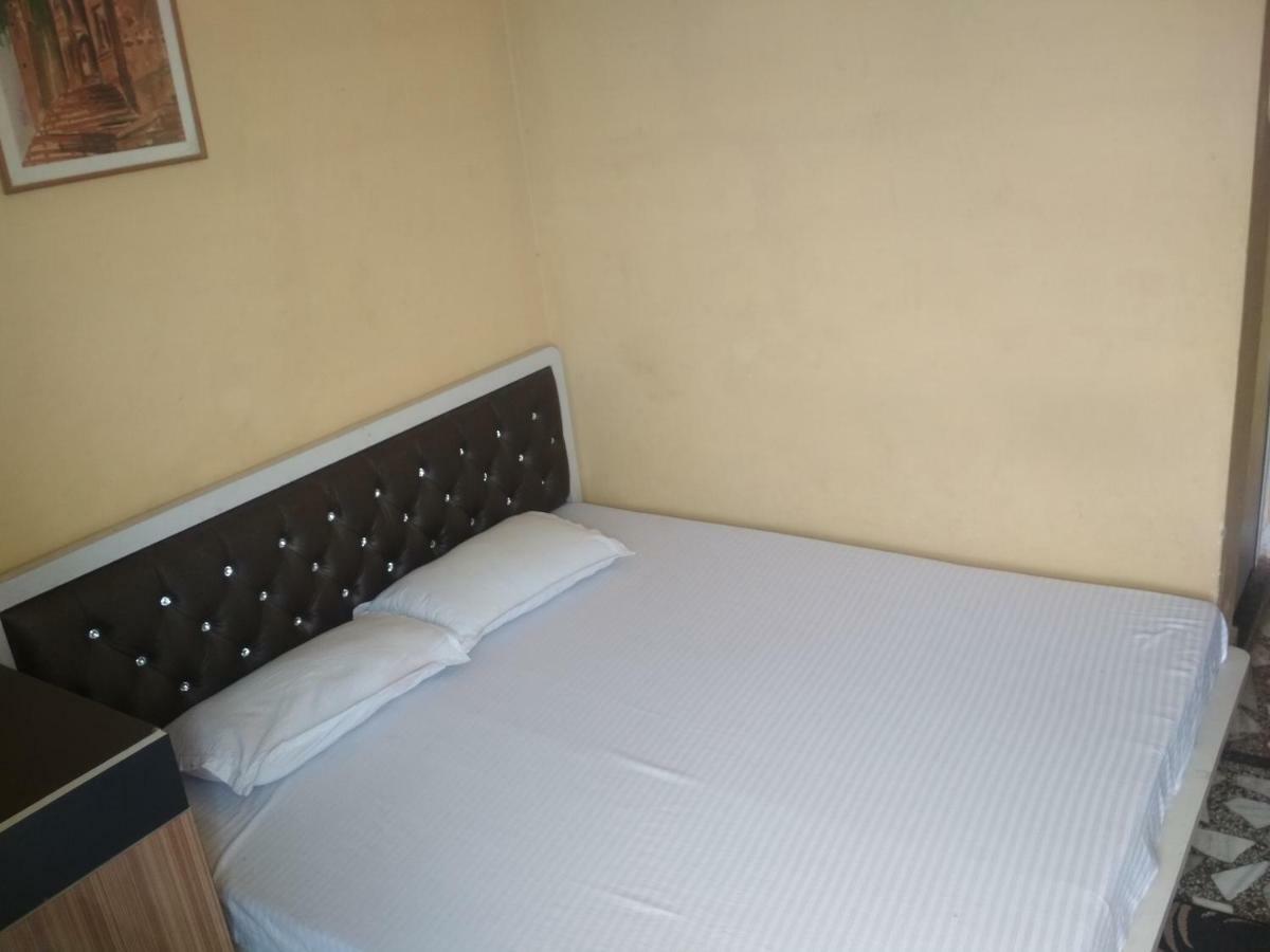 Leela Guest House Varanasi Bagian luar foto