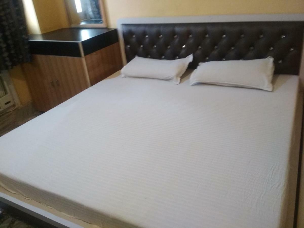 Leela Guest House Varanasi Bagian luar foto
